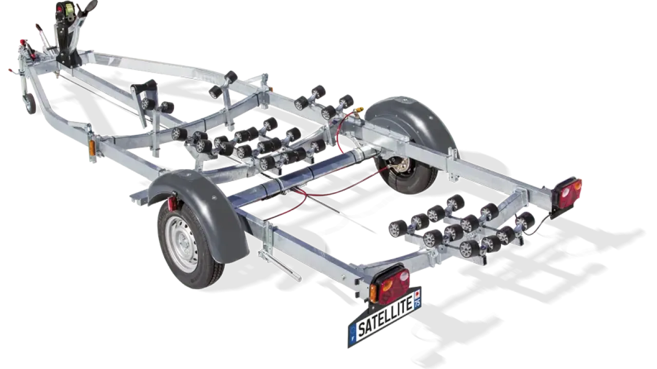 Satellite MX131 – zavorna prikolica za večje čolne po meri | Vzdržljiva in popolnoma opremljena